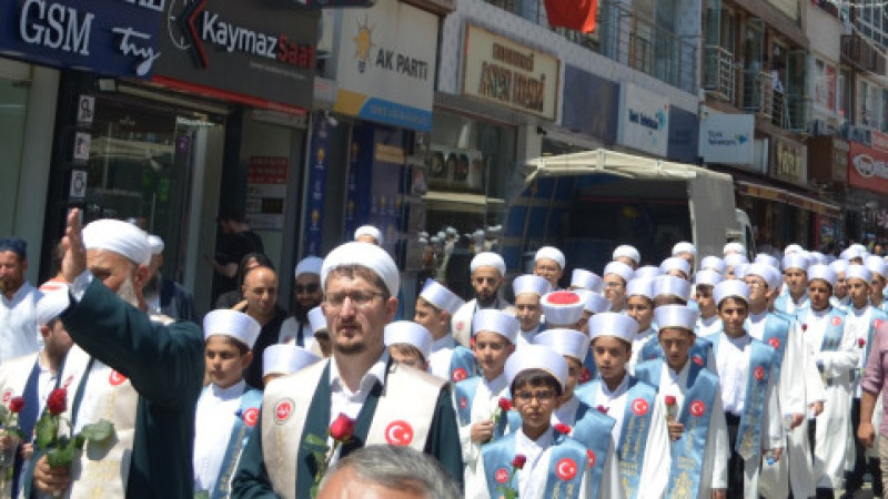 125 genç hafız hafızlık eğitimin tamamladı