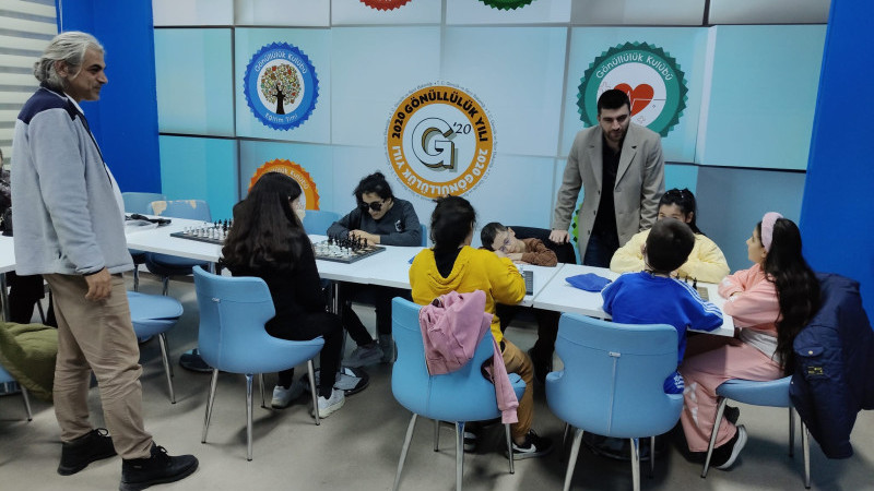 Darıca’da Görme Engelli Gençler Uluslararası Satranç Turnuvasına Hazırlanıyor