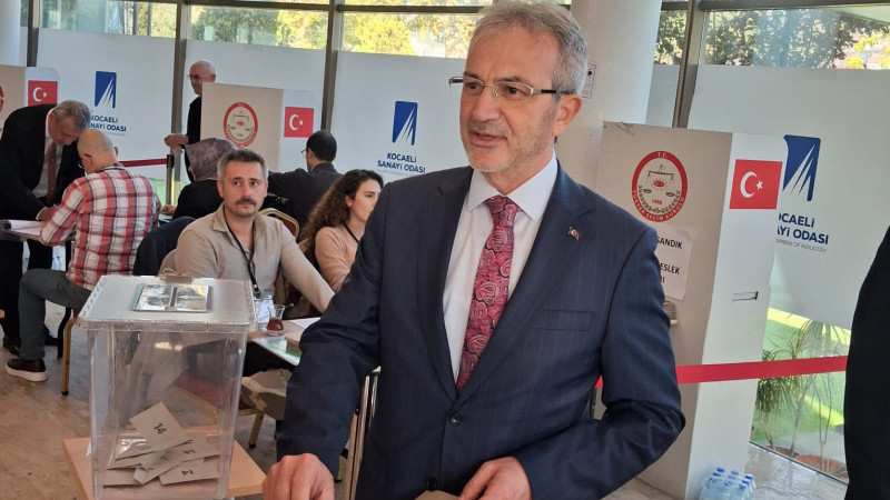 ADNAN KÖŞKER OYUNU 16 NOLU SANDIKTA KULLANDI: “SEÇİM DEMOKRATİK ORTAMDA GERÇEKLEŞTİRİLİYOR”