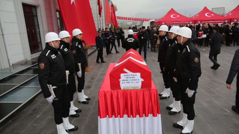 ŞEHİT POLİS DUALARLA UĞURLANDI...