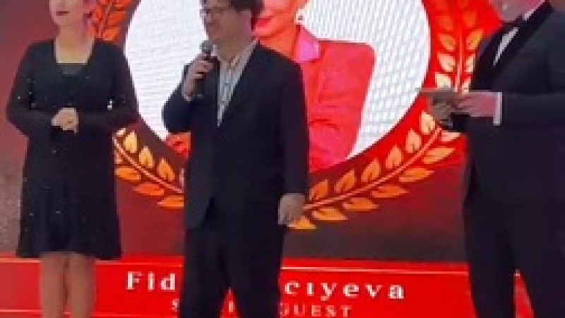 BAŞARILI OPERA SANATÇISI ÖDÜLÜNÜ TÜM TÜRKİYE ADINA GURURLA ALDI.