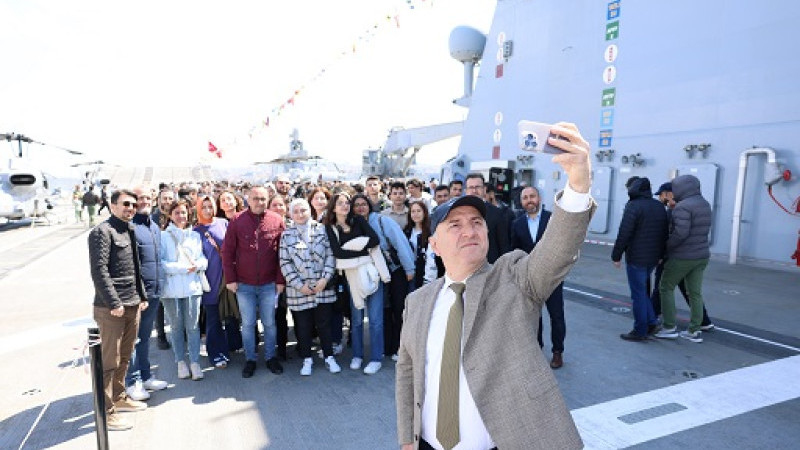 Darıca gençler TCG Anadolu Gemisi'nde...