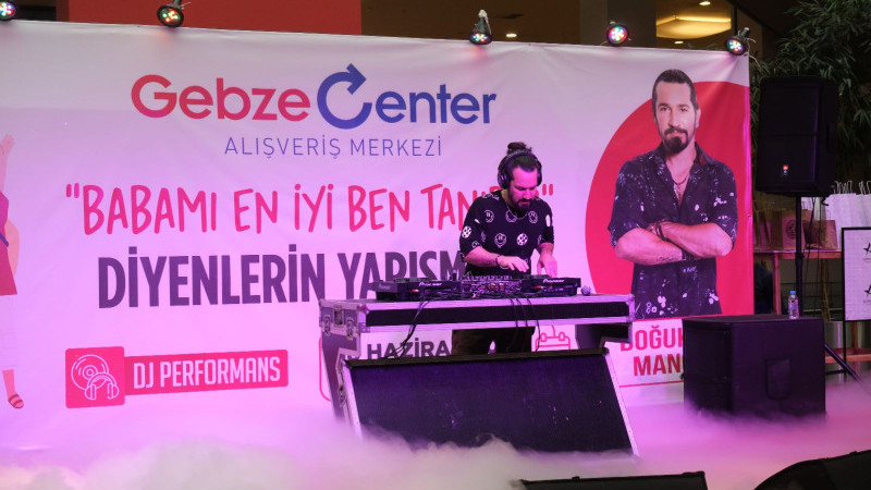 GEBZE CENTER BABALAR GÜNÜ’NÜ  DOĞUKAN MANÇO İLE KUTLADI