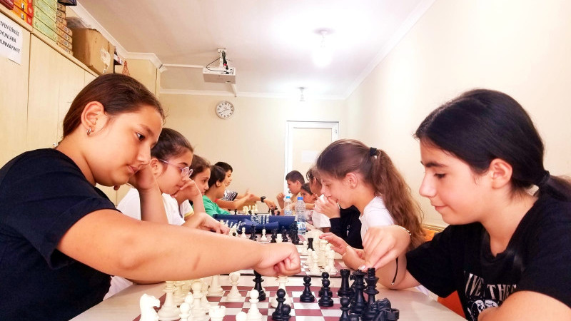 Darıcalılar yaz tatilini hem eğlenerek hem de öğrenerek geçiriyor