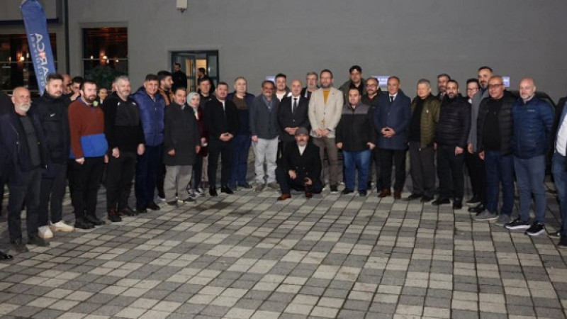                  Darıca Belediye Başkanı Muzaffer Bıyık, gazetecilerle sahurda buluştu