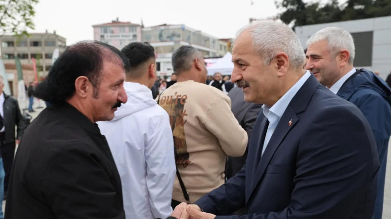 Gebzeliler meydanda bayramlaştı