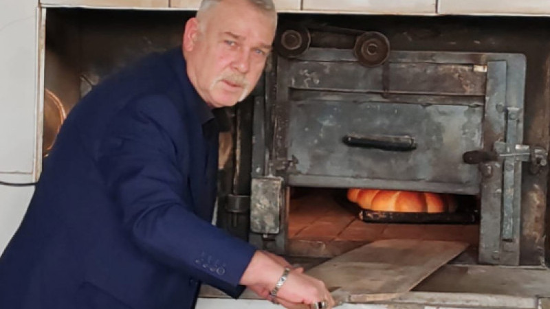 Gebze MHP’den askıya 1000 ekmek…